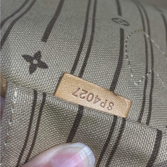 Authentic Louis Vuitton MM Neverfull Monogram - Picture 12 of 16